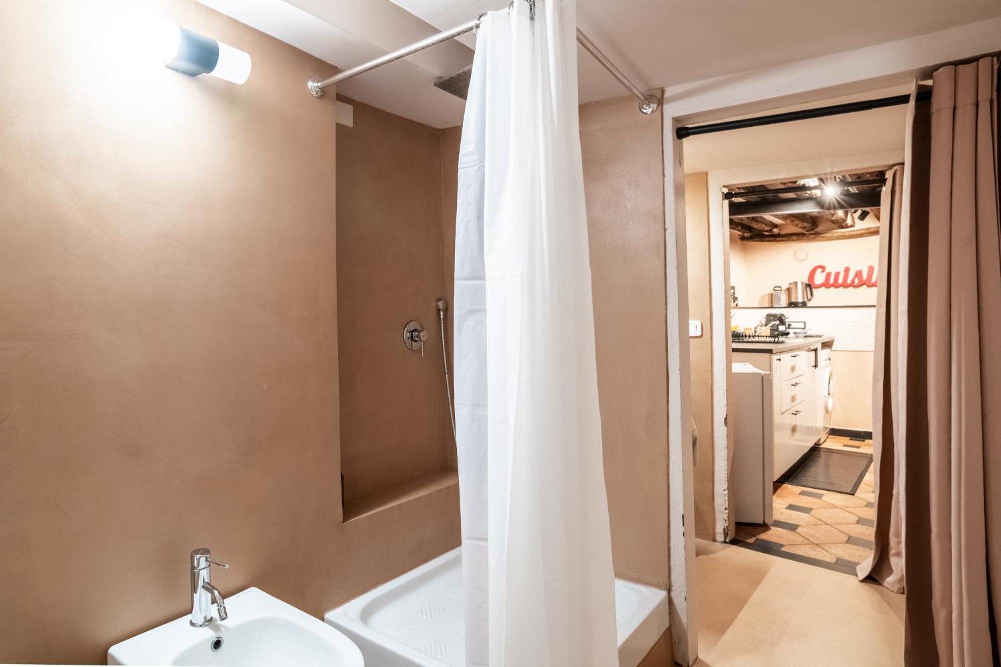 Giano Host - San Bernardo Genua