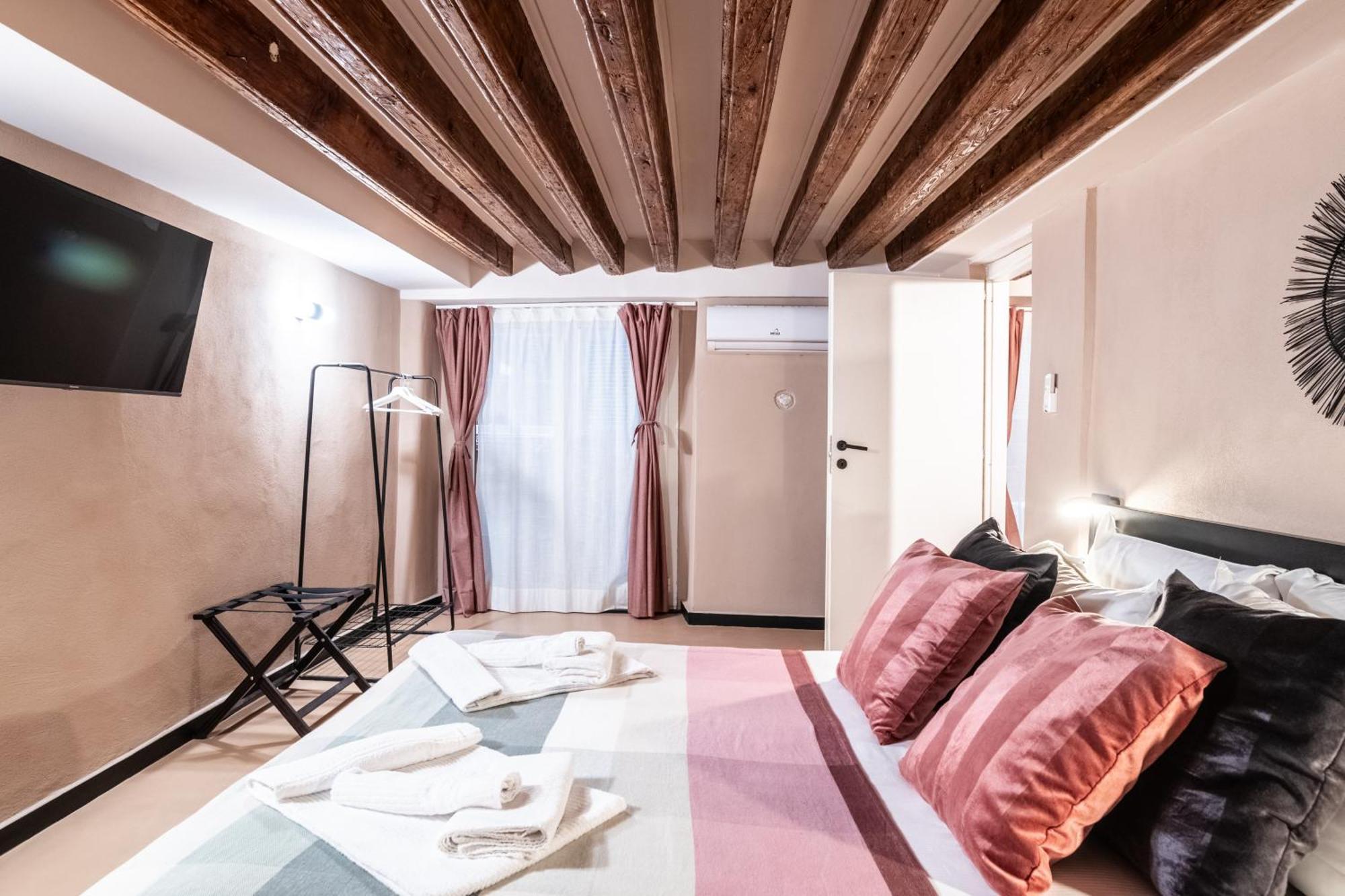 Giano Host - San Bernardo Genua